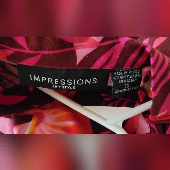 #292 IMPRESSIONS Lifestyle Beautiful Bold floral printed Top- Size: XL - Picture 6 of 6